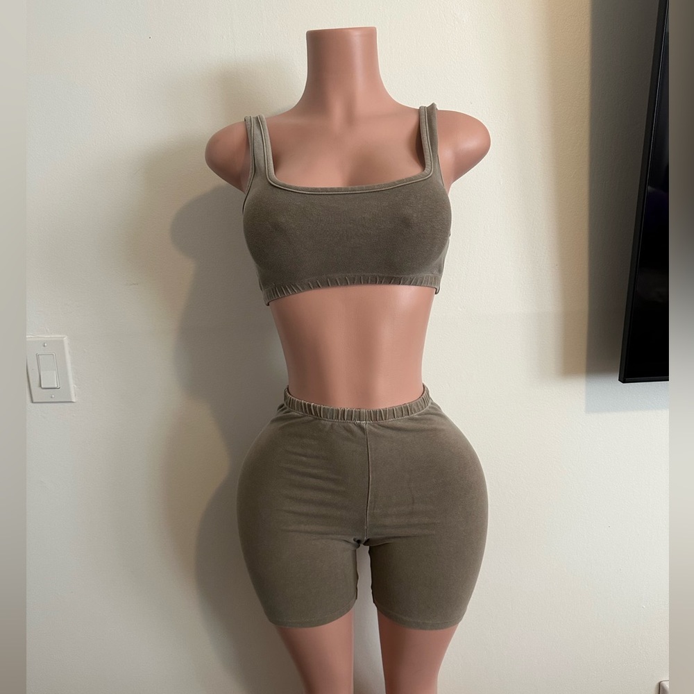 SKIMS Set SOLD OUT